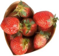 L0ve heart strawberries