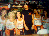 duke at hooters in f